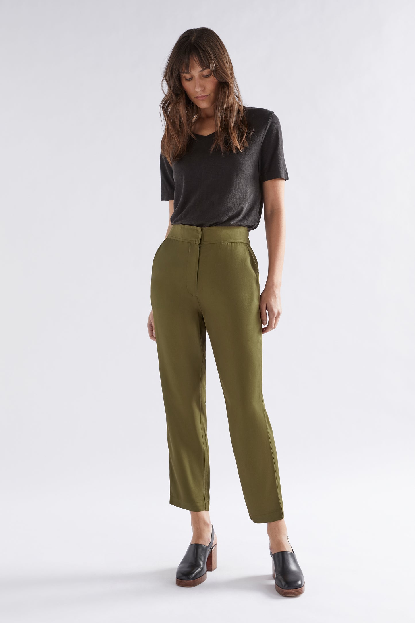 Tailored Kiiltava Pants Model Front | OLIVE