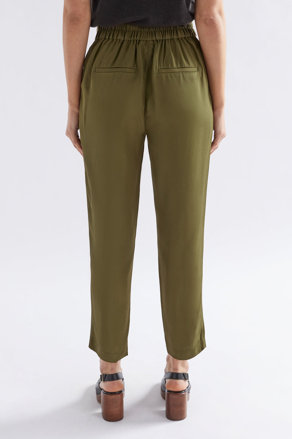 Tailored Kiiltava Pants Model Back | OLIVE