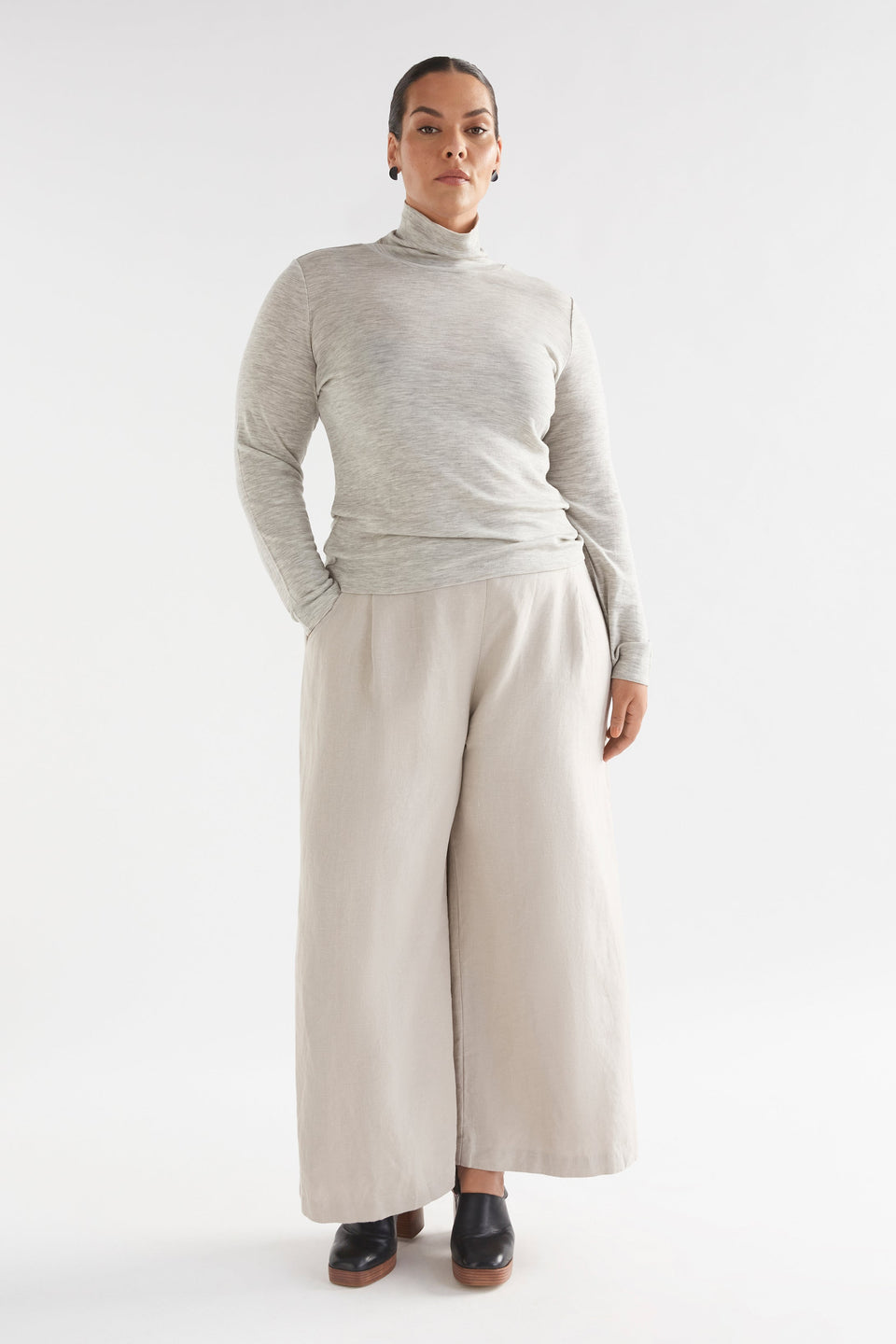 Merino Lightweight Long Sleeve Skivvy Model Front Curve 2 | GREY