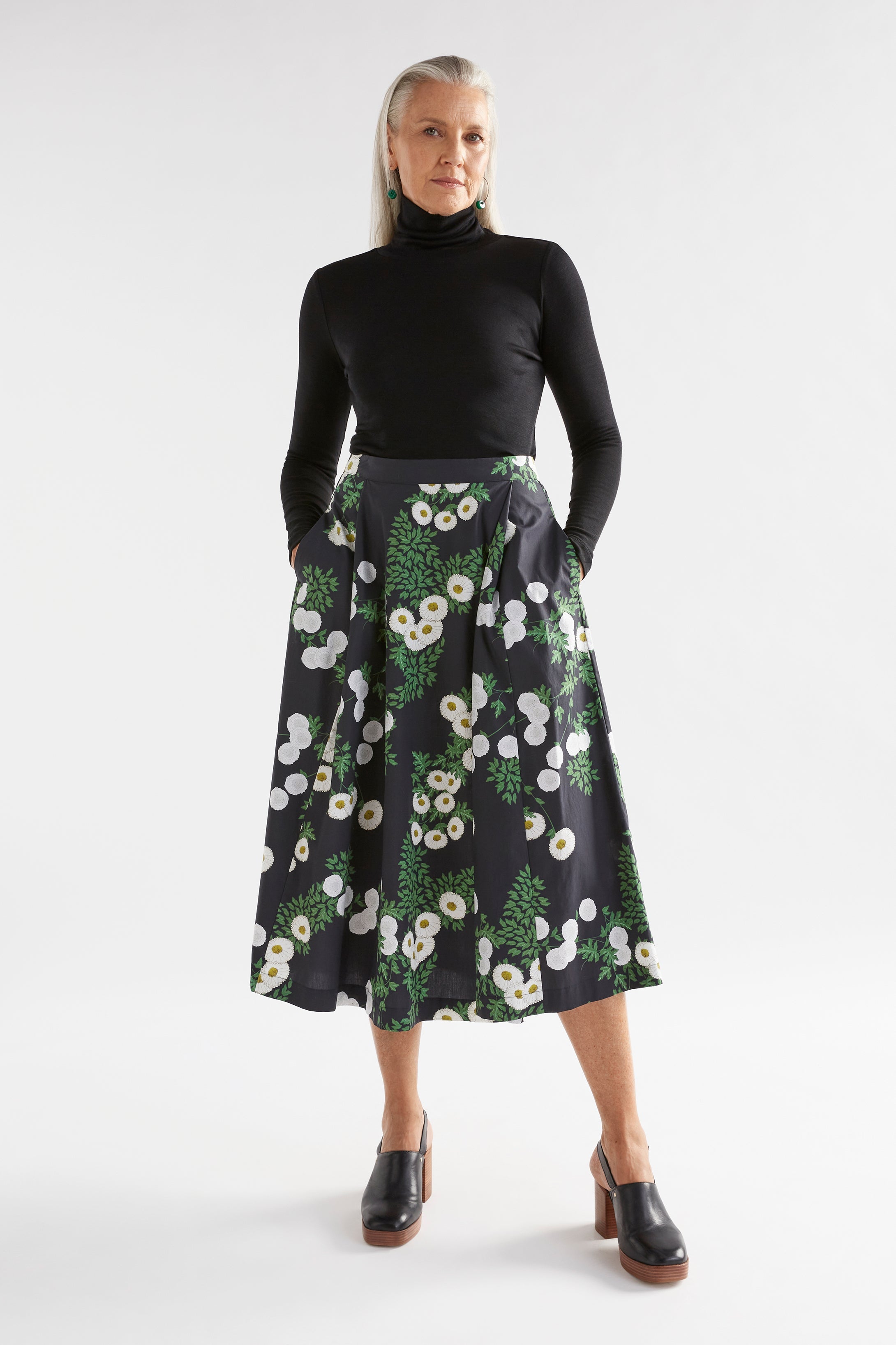 Blaec Midi Length Printed Gathered Skirt Model Front Full Body | FIELD PRINT