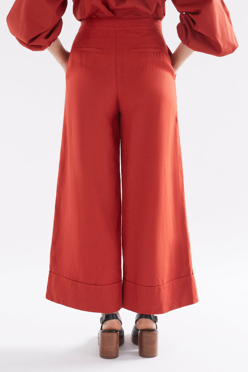 Anneli Linen Pant Model Back | SANGRIA