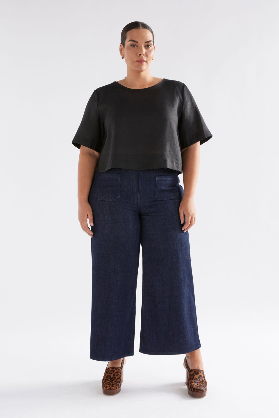 Honnor Linen Cropped Pleat Back Feature Top Full Body Model Front | BLACK