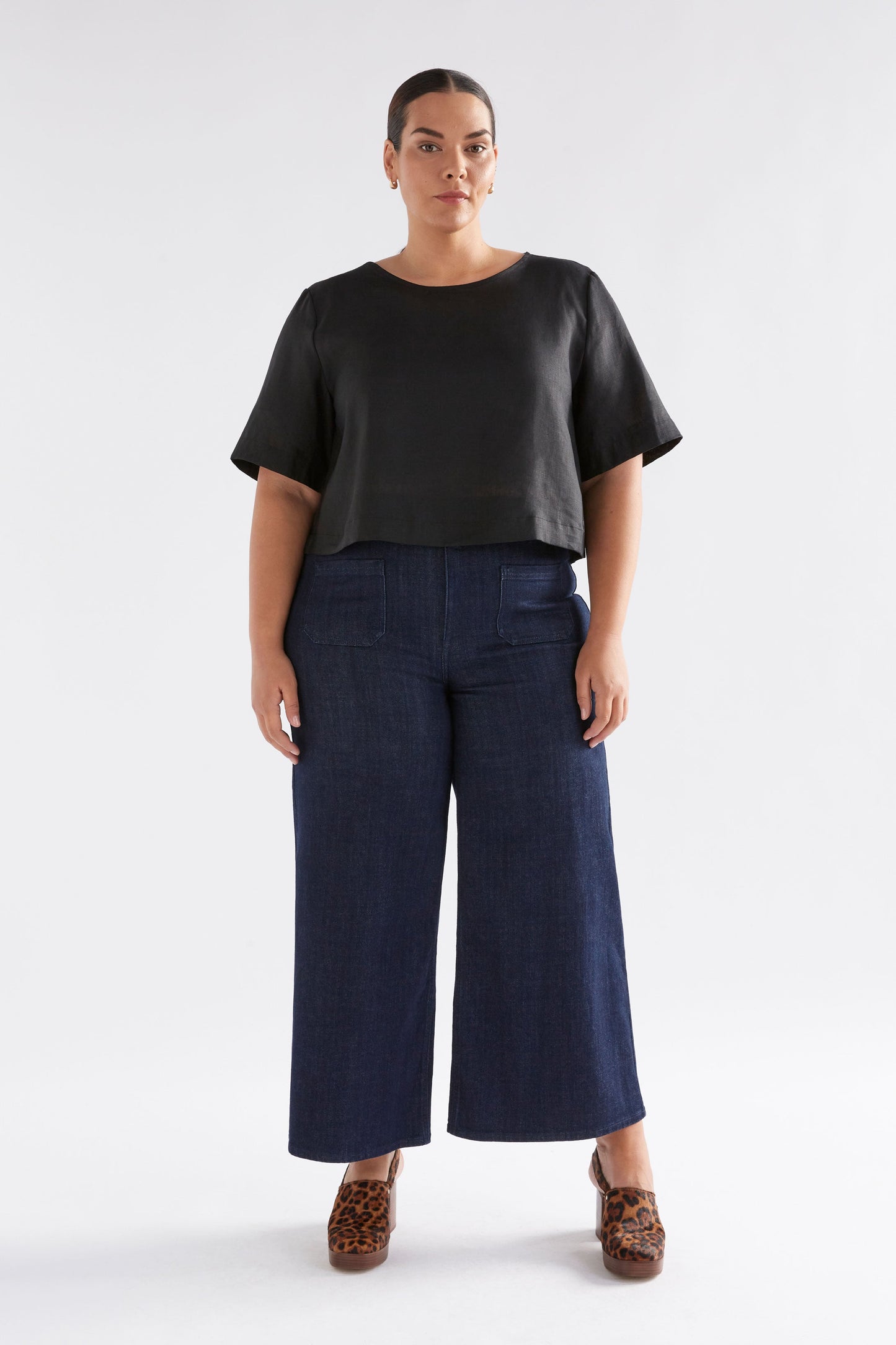 Honnor Linen Cropped Pleat Back Feature Top Full Body Model Front | BLACK