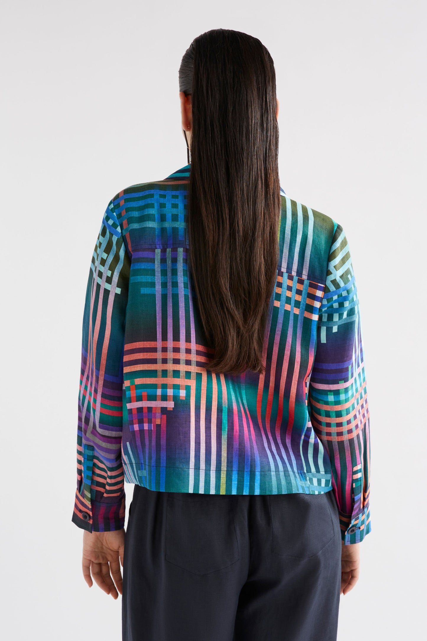 Minnen Print Linen Patch Pocket Collared Lightweight Jacket Model back | NAVY LIGHETEN PRINT