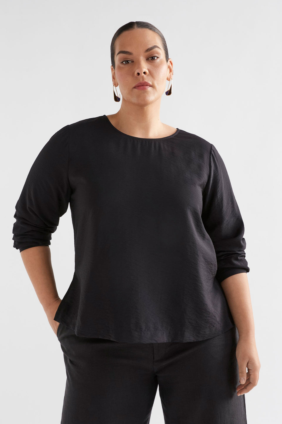 The Allt Round Neck Cuffed Long Sleeve Top Model Front Curve | BLACK