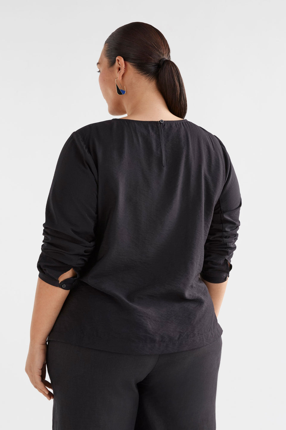 The Allt Round Neck Cuffed Long Sleeve Top Model Back Curve | BLACK