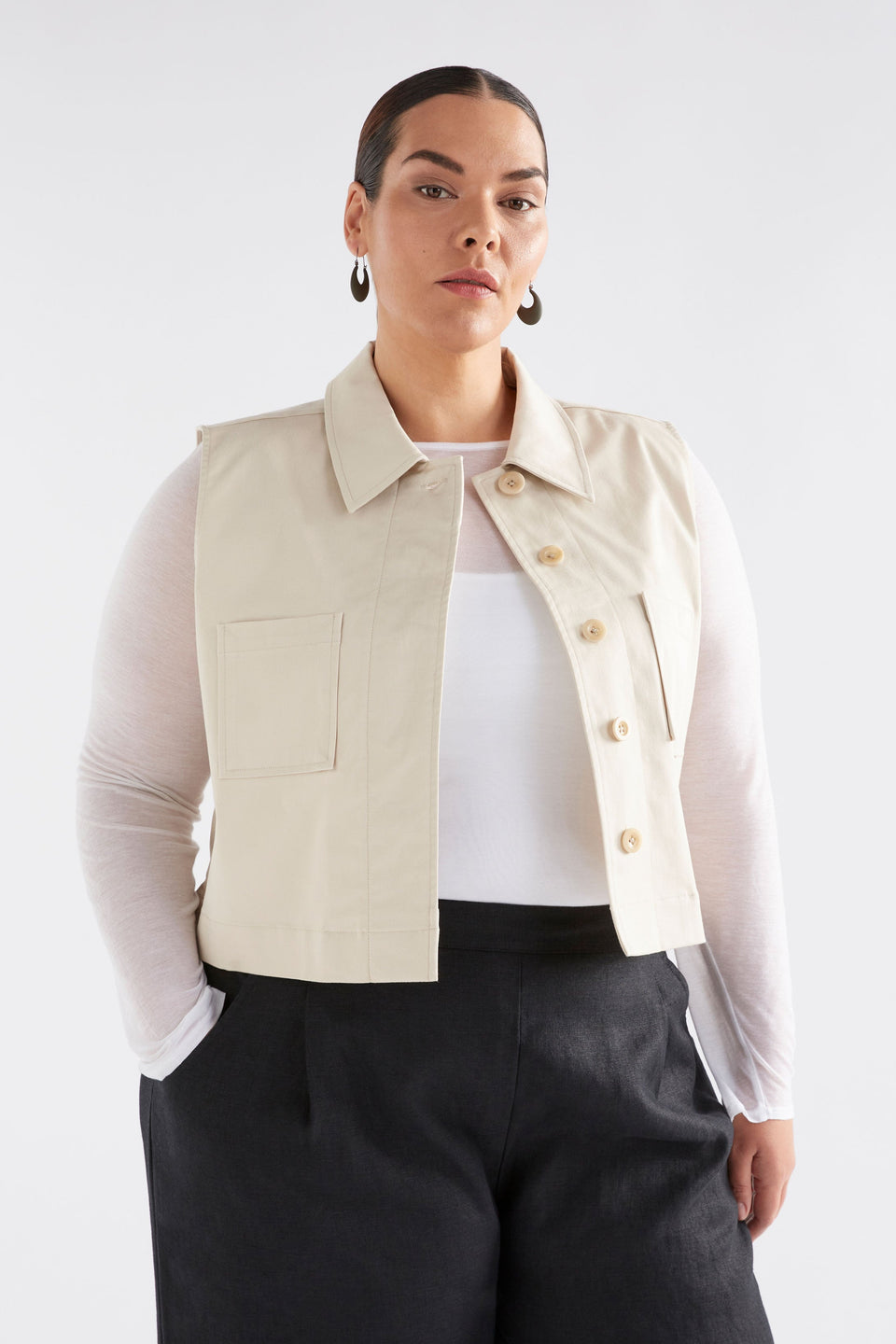 Noorden Twill Collared Button Up Sleeveless Vest Model Front Curve | MOONSTONE