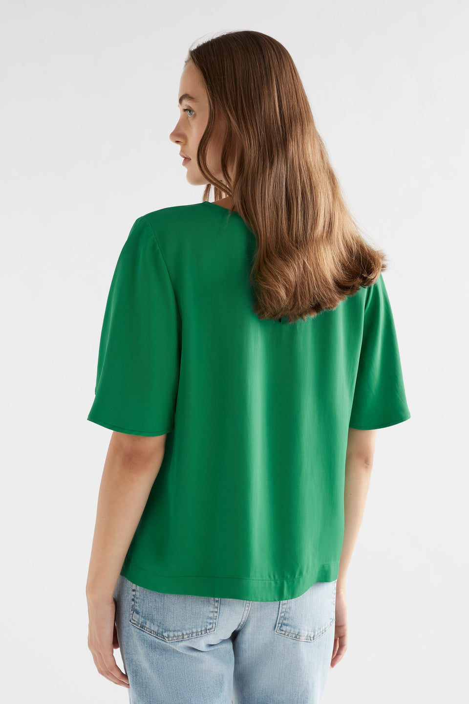 Deili Flutter Sleeve A-line Bold Print Top Model Back | JEWEL GREEN