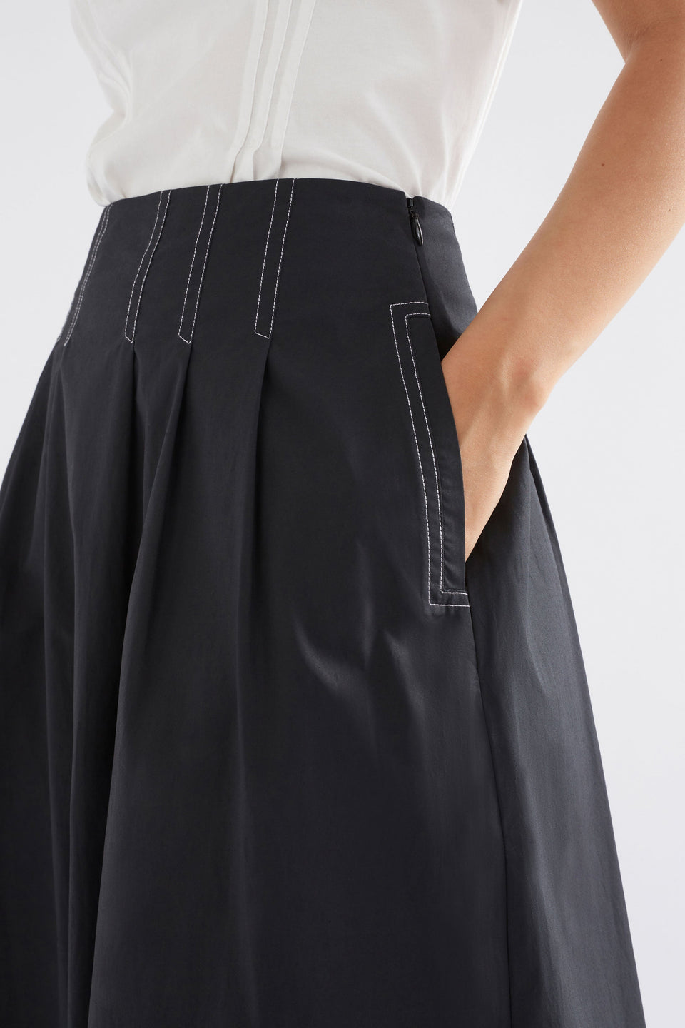 Takt Cotton Poplin Front Pleat Midi Skirt with Top Stitch Detailing Model Front detail | BLACK