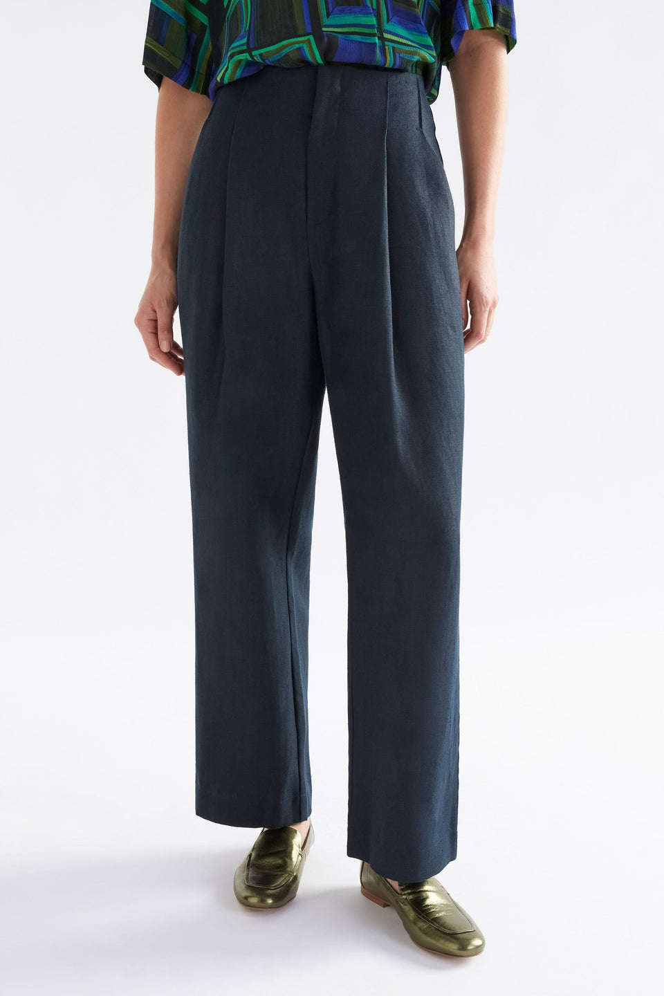 Njord Hemp Herringbone High Waist Pleat Front Pant Model Front crop | INK