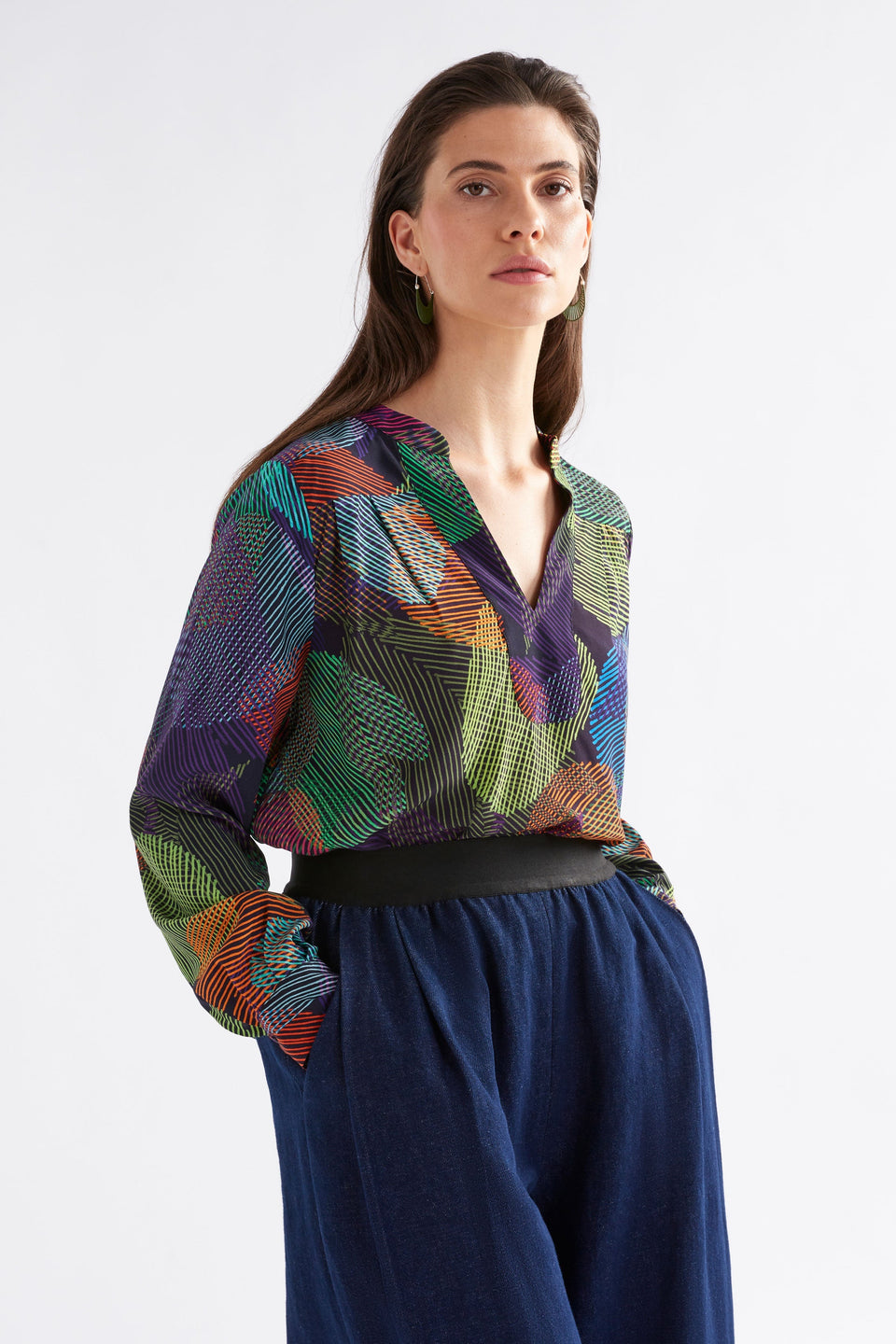 Maar V-Neck Collarless Print Cuffed Shirt Model Front | OMBRA PRINT
