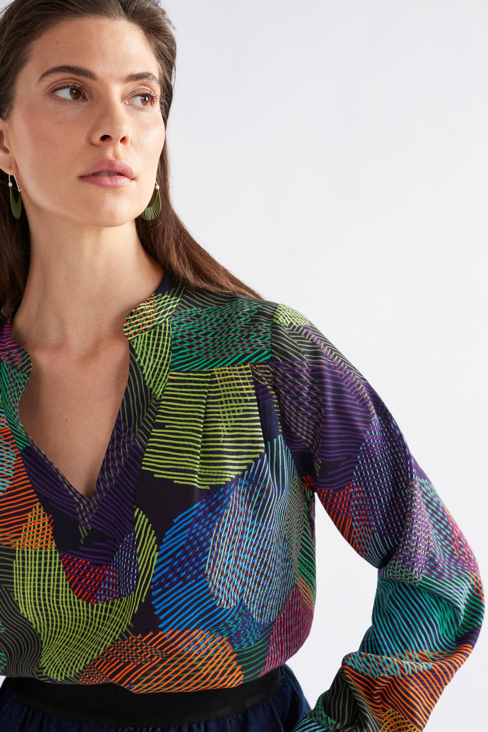 Maar V-Neck Collarless Print Cuffed Shirt Model Front detail | OMBRA PRINT