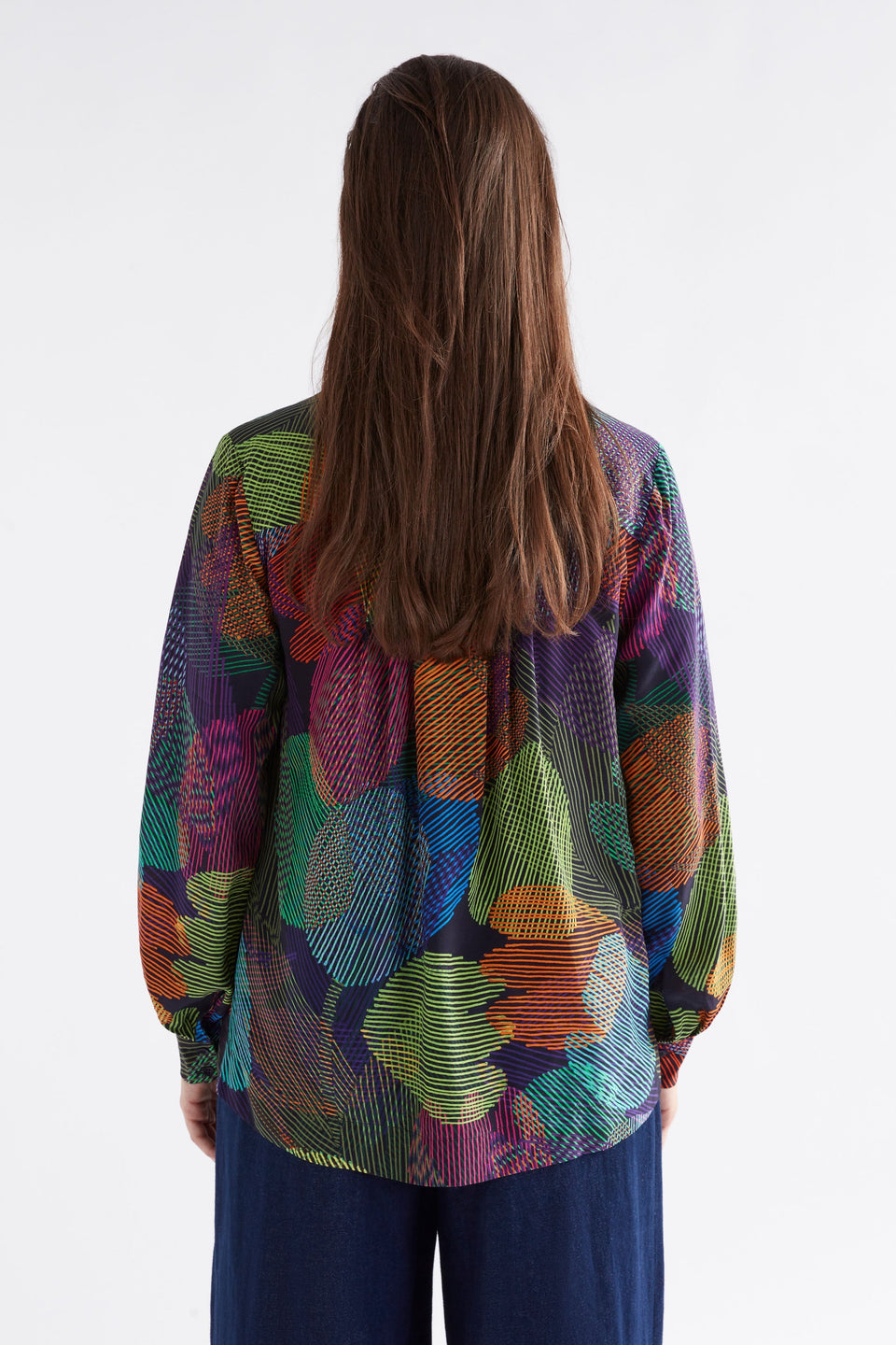 Maar V-Neck Collarless Print Cuffed Shirt Model Back | OMBRA PRINT