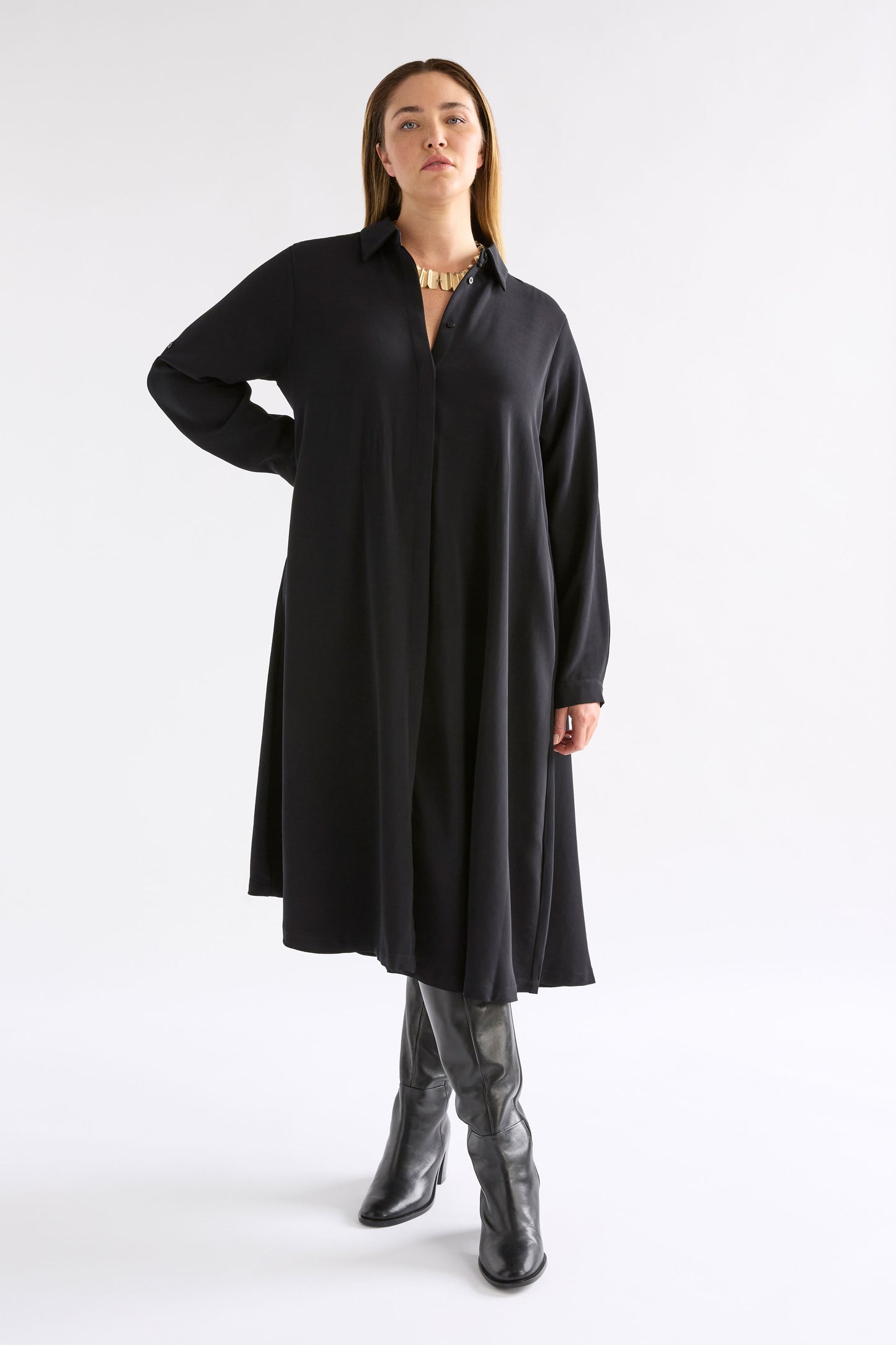 Sjova Waist Tie Shirt Dress Model Chanel Front untied | BLACK