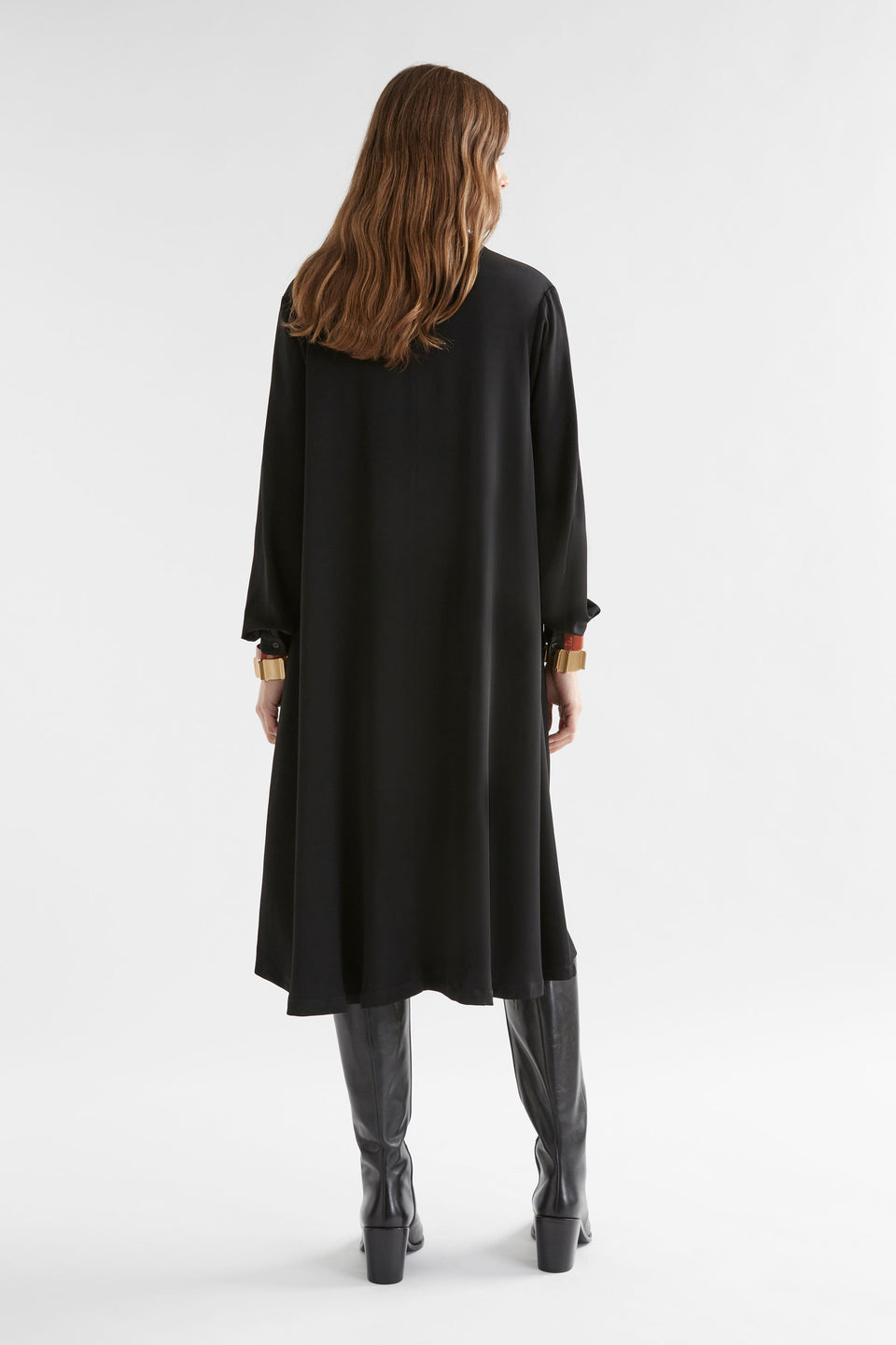 Sjova Waist Tie Shirt Dress Model Back | BLACK