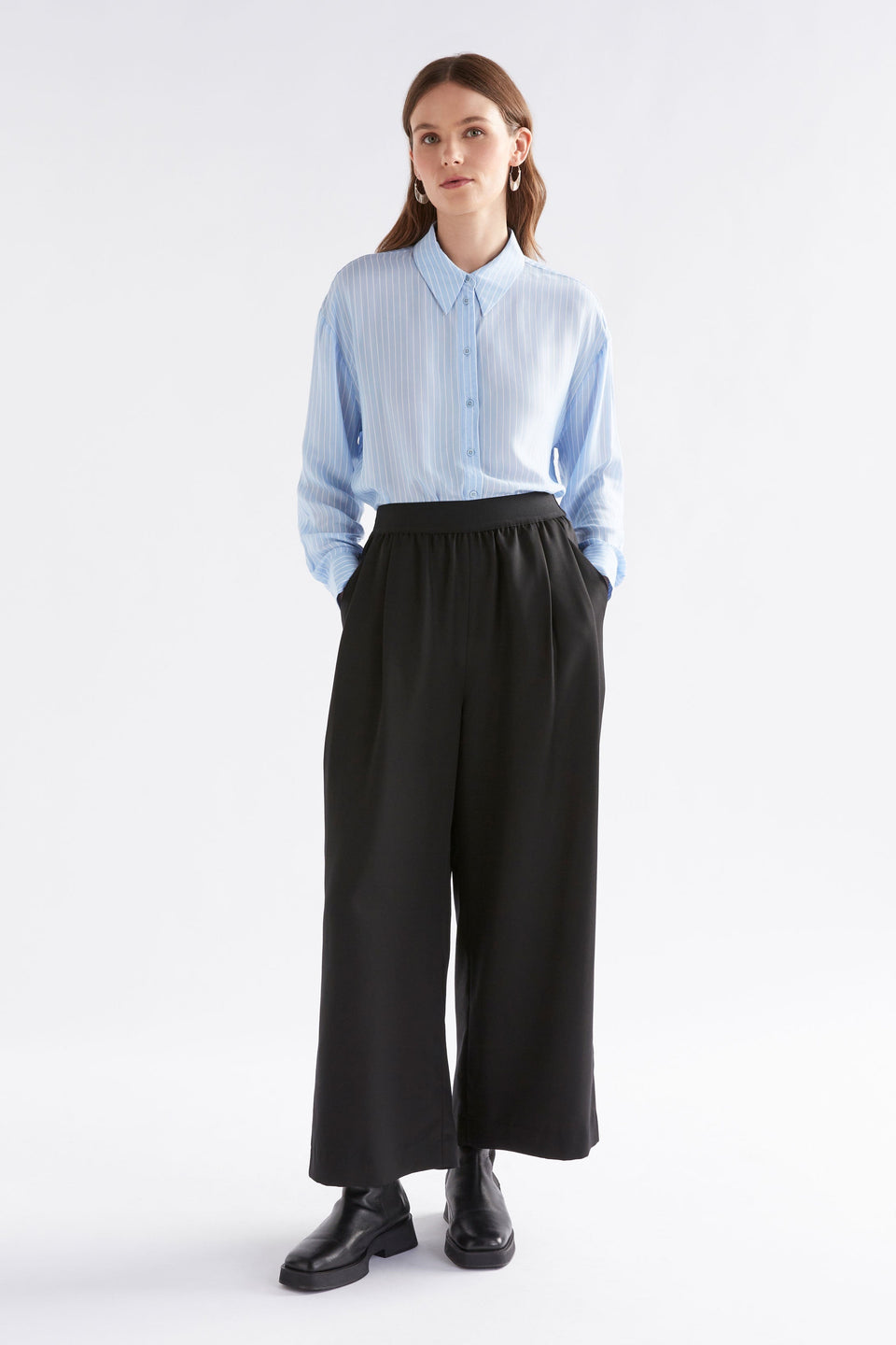 Sepp Twill Exposed Elastic Waist Wide Leg Pant Model Front | BLACK