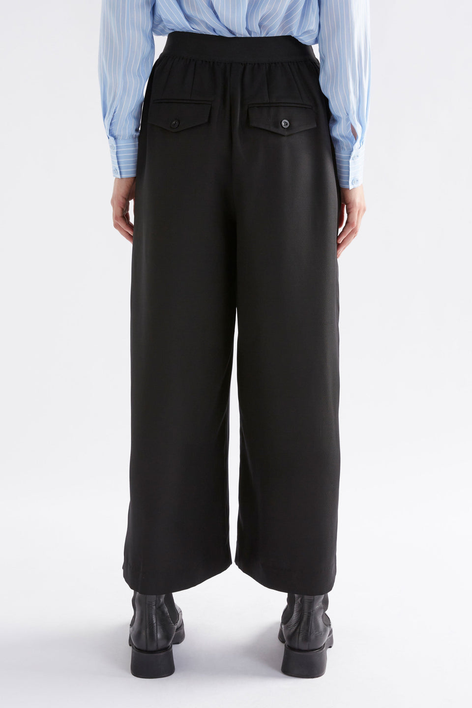 Sepp Twill Exposed Elastic Waist Wide Leg Pant Model Back | BLACK