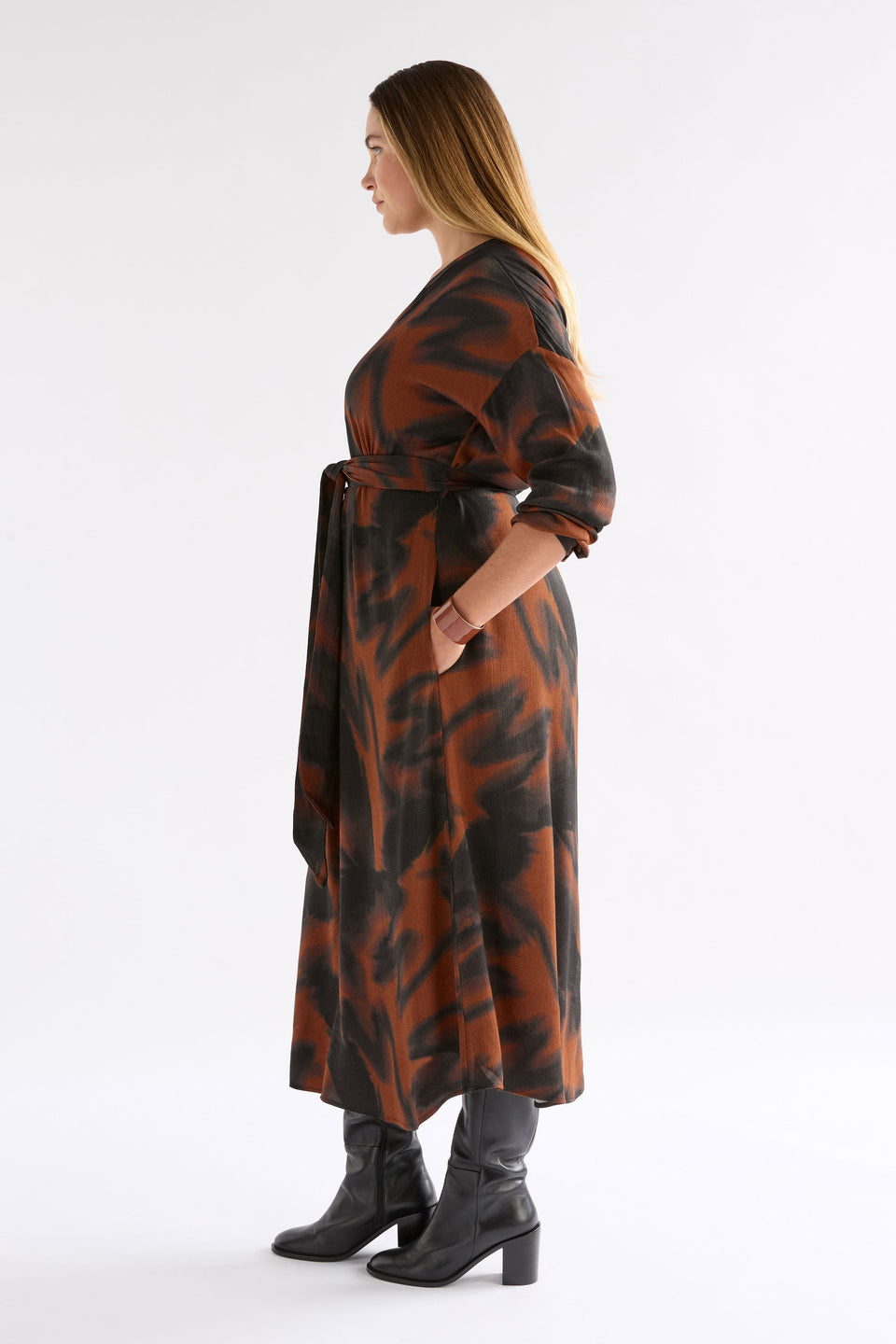 Osmi Button Down Print Crepe Long Sleeve Midi Dress Model Chanel Side | TORTOISE SHELL PRINT