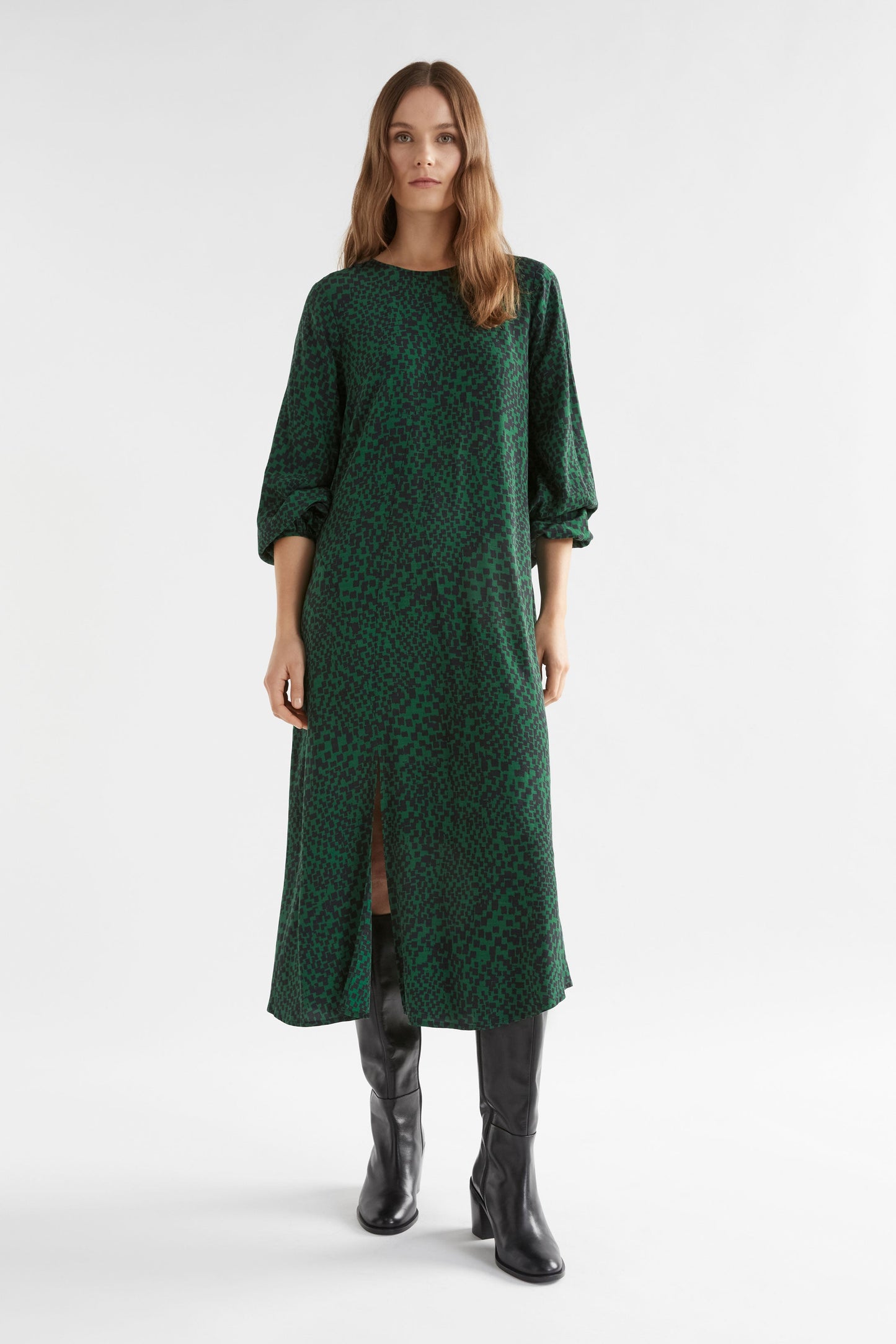 Dega Long Sleeve Asymmetric Hem Print Midi Dress Model Front | GREEN SINDA PRINT