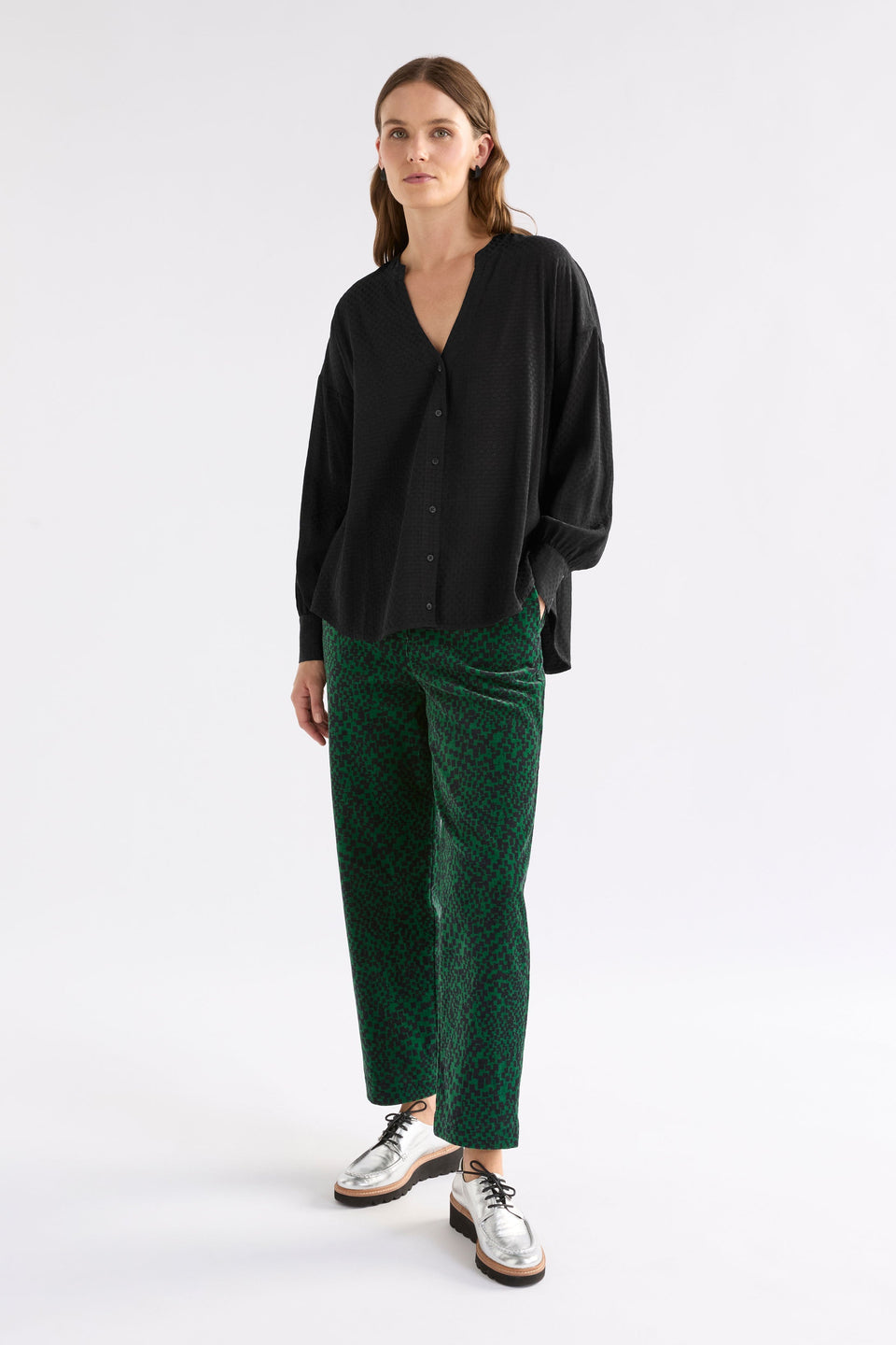 Oben Textured Spot Button Down Blouson Sleeve Collarless Shirt Model Front Full Body | BLACK