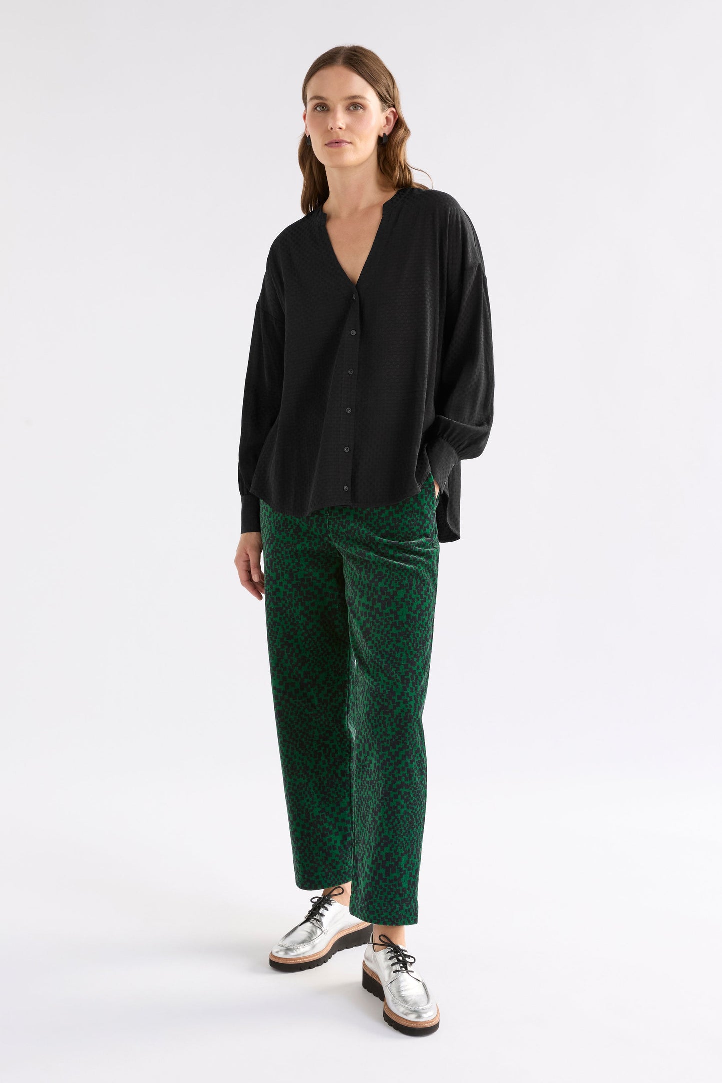 Oben Textured Spot Button Down Blouson Sleeve Collarless Shirt Model Front Full Body | BLACK