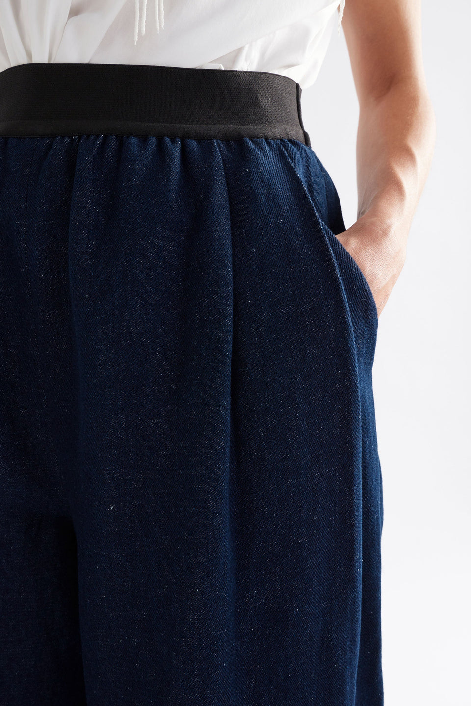 Njolle Wide Leg Denim Pant with Contrast  Elastic Waist Band Model Detail | INDIGO