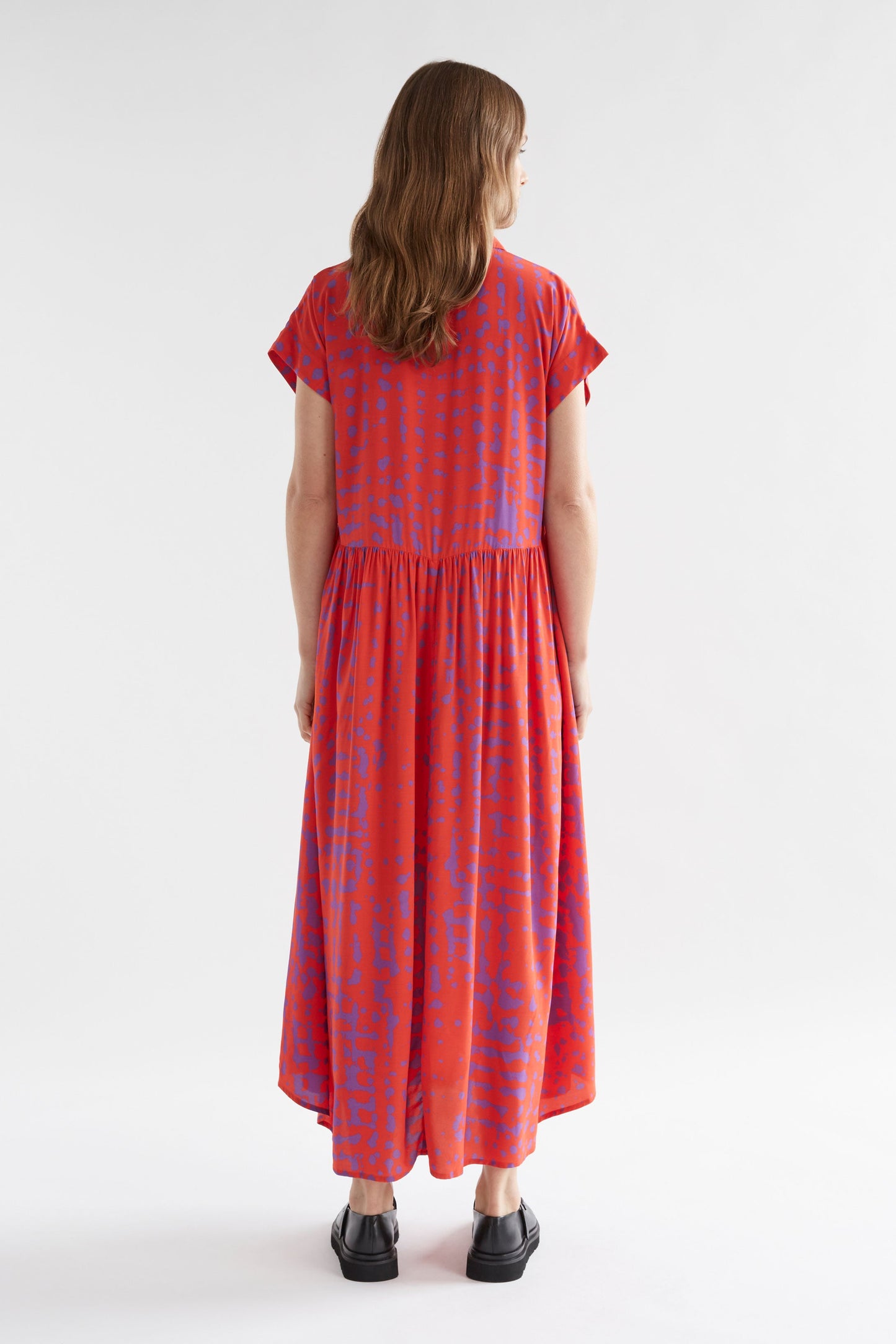Joia Gathered Waist Cap Sleeve Print Shirt Dress Model Back | RED AERO PRINT