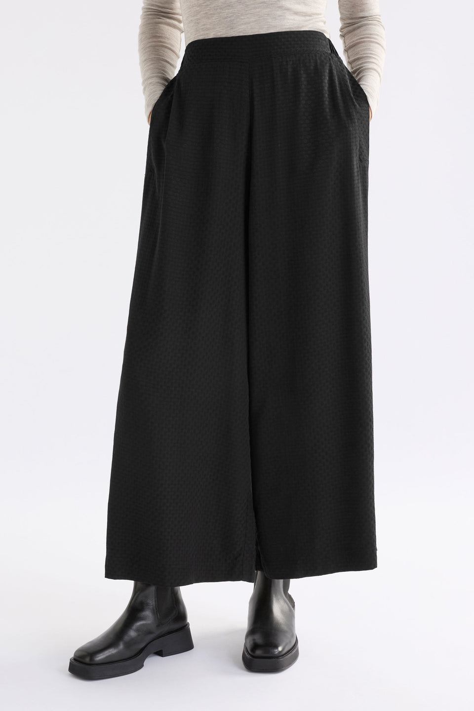 Unika Textured Spot Wide Leg Cropped Pant Model Front Crop | BLACK