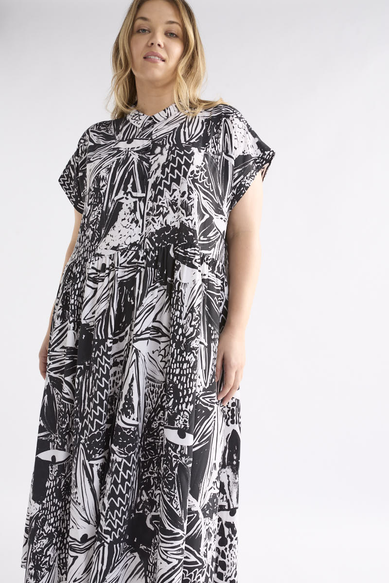 Joia Gathered Waist Cap Sleeve Print Shirt Dress Model Front crop | TROPEA PRINT