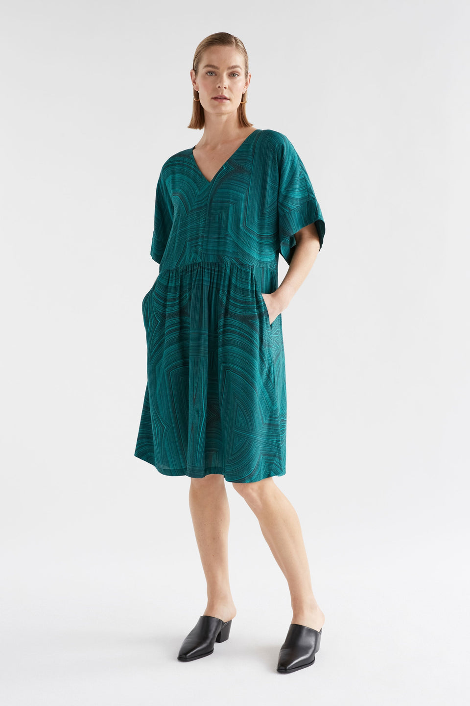Krava V-Neck Batwing Short Tee Dress Model Front | MALACHITE PRINT