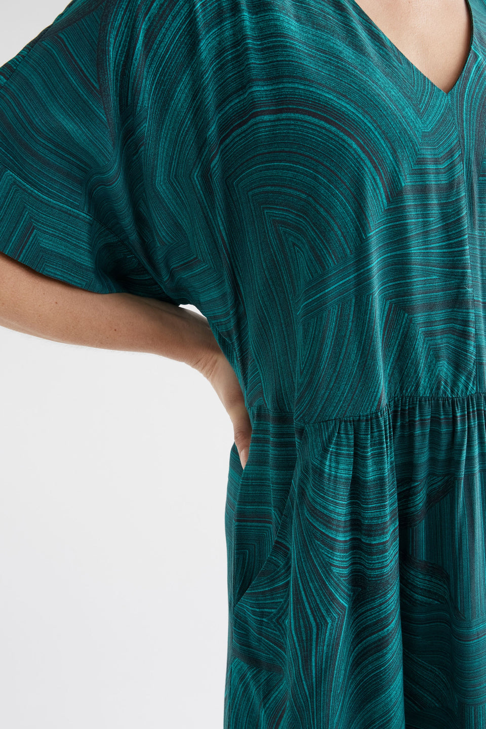Krava V-Neck Batwing Short Tee Dress Model Detail | MALACHITE PRINT