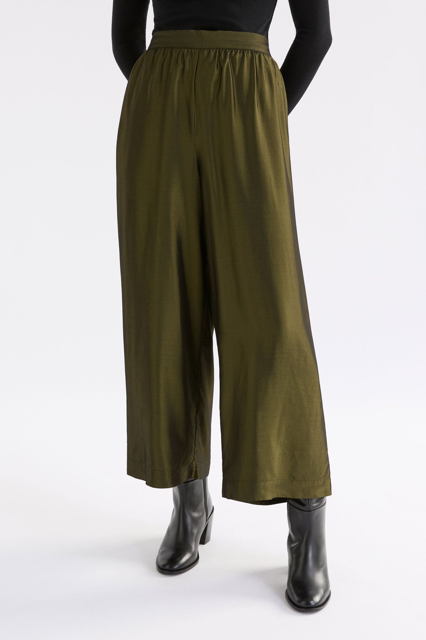 Medjal Wide Leg Metallic Culotte Pant Model Front Crop | GOLD BLACK