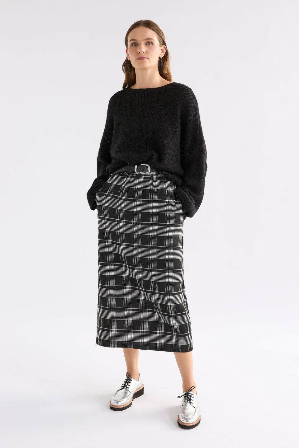 Mairea Jacquard Textured Check Stretch Pencil Skirt Model Front |  BLACK WHITE CHECK