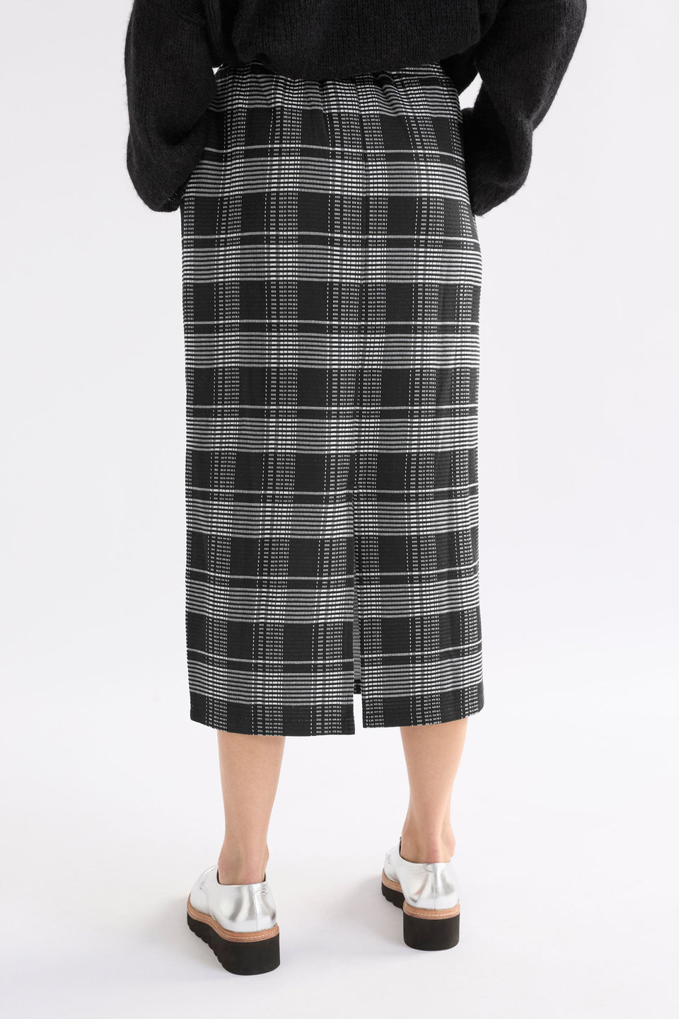 Mairea Jacquard Textured Check Stretch Pencil Skirt Model Back |  BLACK WHITE CHECK