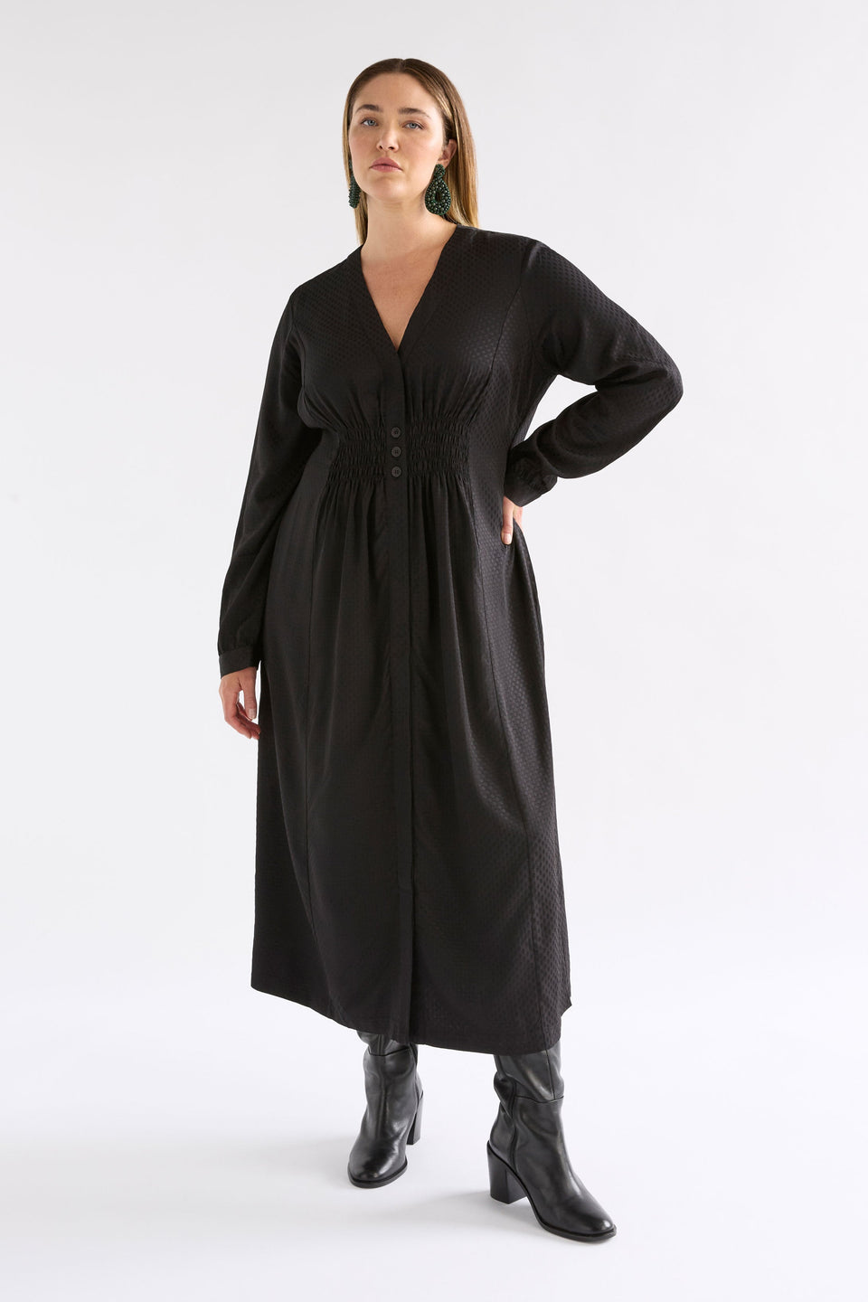 Oben Textured Spot Shirred Waisted Long Sleeve Midi Shirt Dress Model Chanel Front 2 | BLACK