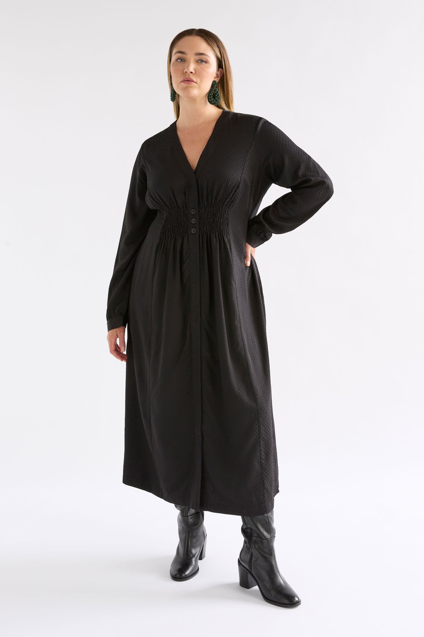 Oben Textured Spot Shirred Waisted Long Sleeve Midi Shirt Dress Model Chanel Front 2 | BLACK