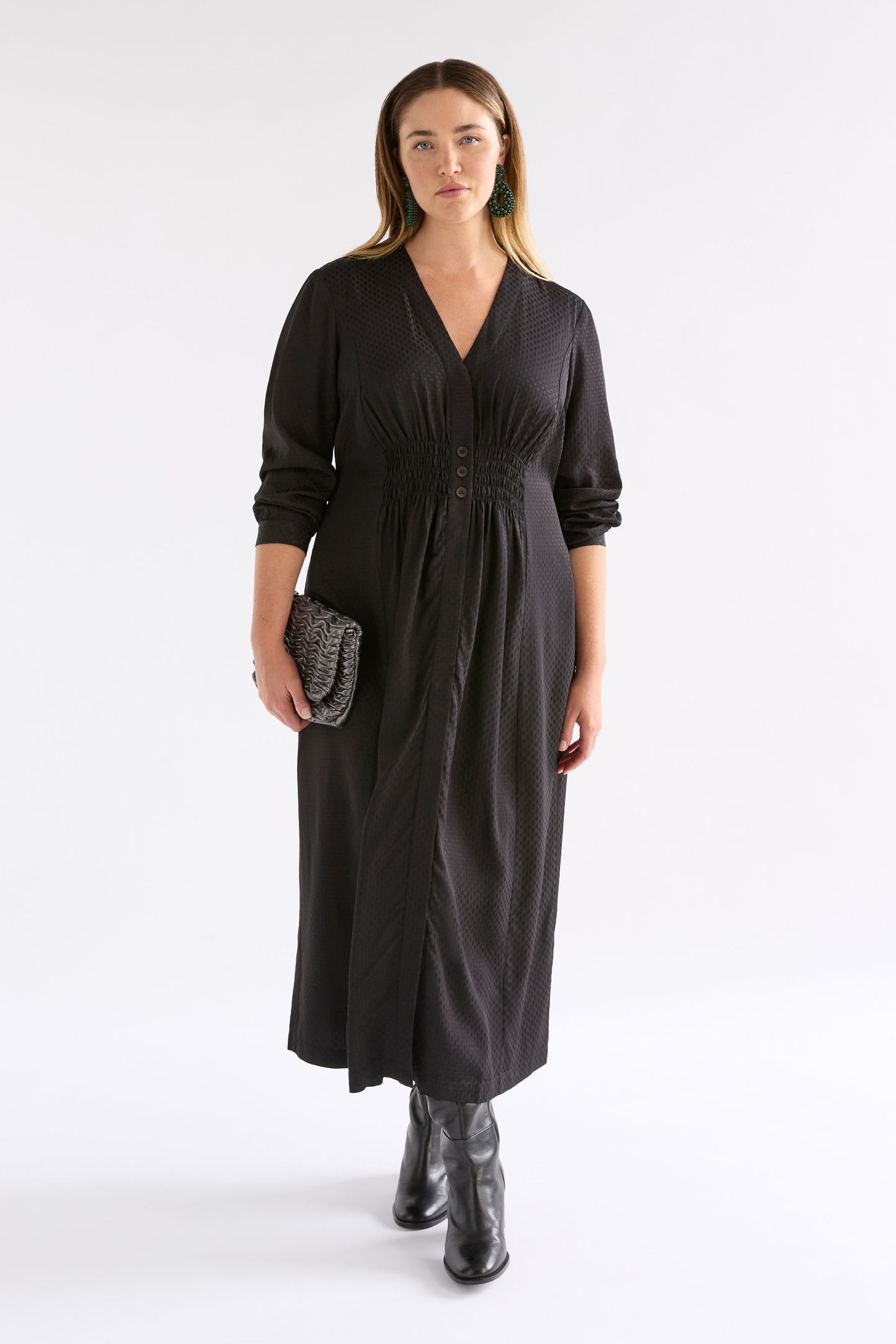 Oben Textured Spot Shirred Waisted Long Sleeve Midi Shirt Dress Model Chanel Front | BLACK