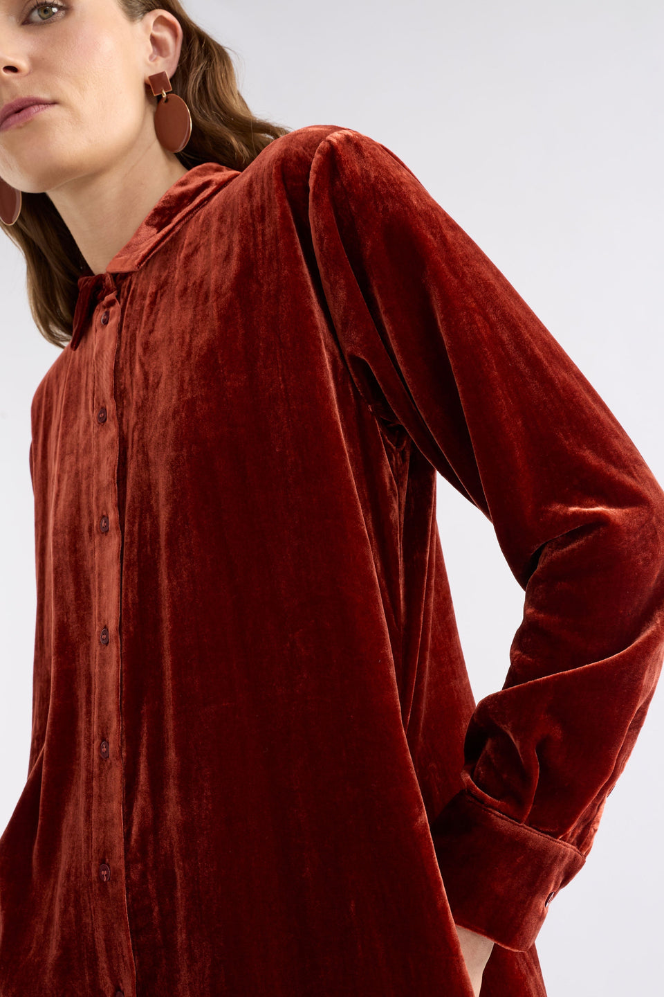 Suuri Velvet Scooped Hem Midi Shirt Dress Model Front detail | SPICE