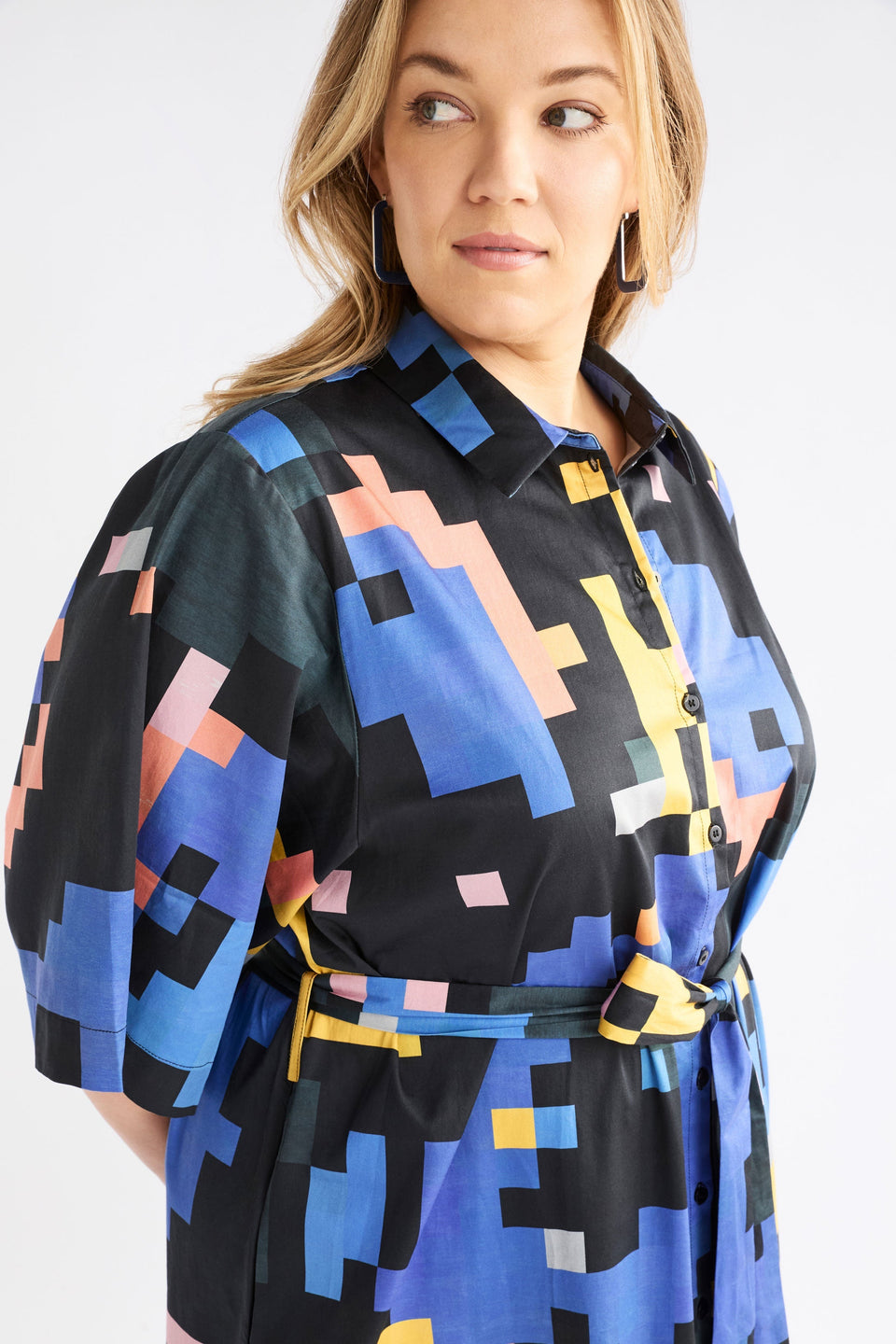 Grand Wide Short Sleeve Print Midi Shirt Dress Curve Model Front detail | LUCENT PRINT