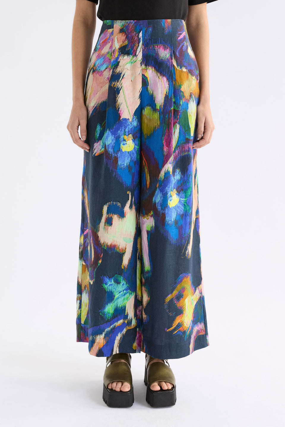 Lato Pant on Model Close up Detail | VAARA PRINT