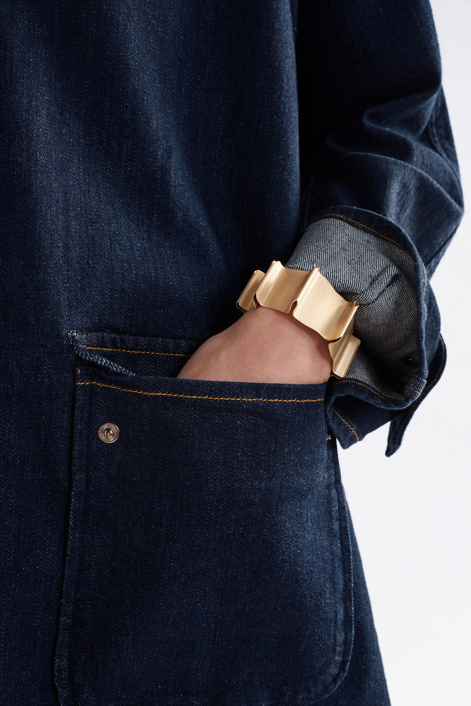 Feldde Sculptural Organic Shaped Metallic Cuff Model Detail | GOLD