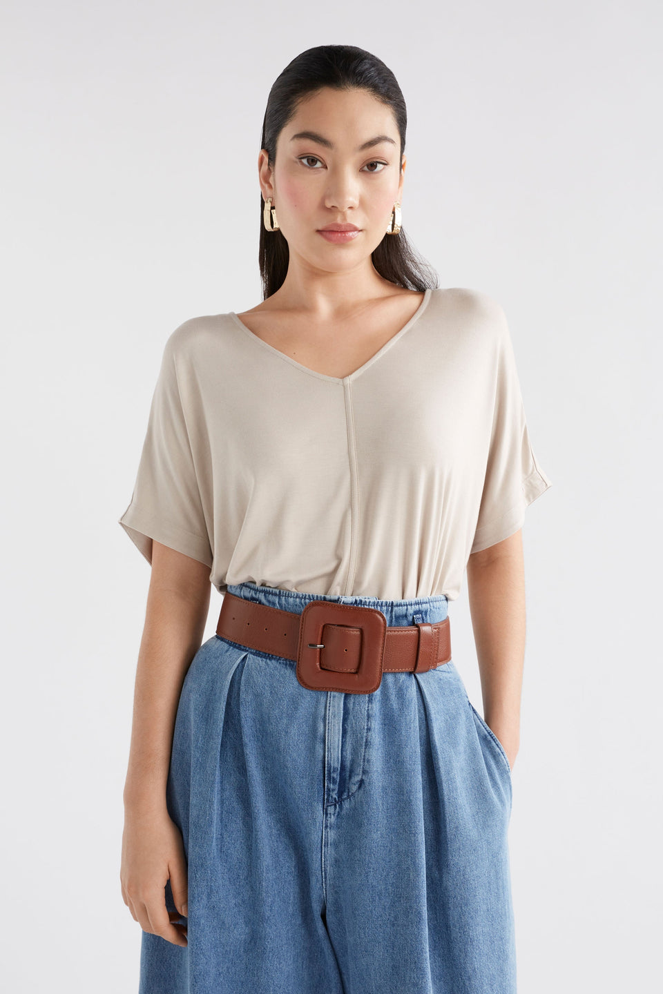 Trin Chunky Leather Belt with Large Square Leather Buckle Model | TAN
