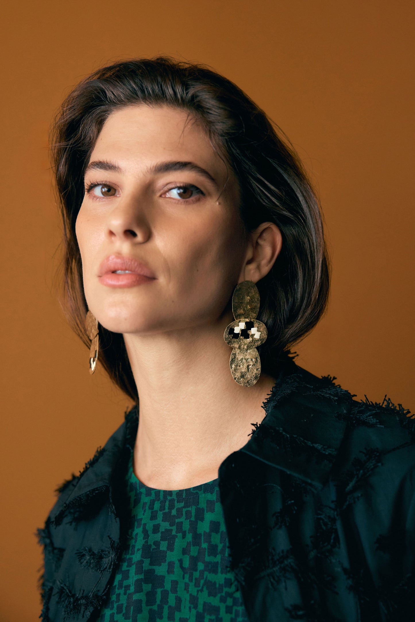 Kleuren Gold Disc Statement Drop Earring Model Campaign | GOLD