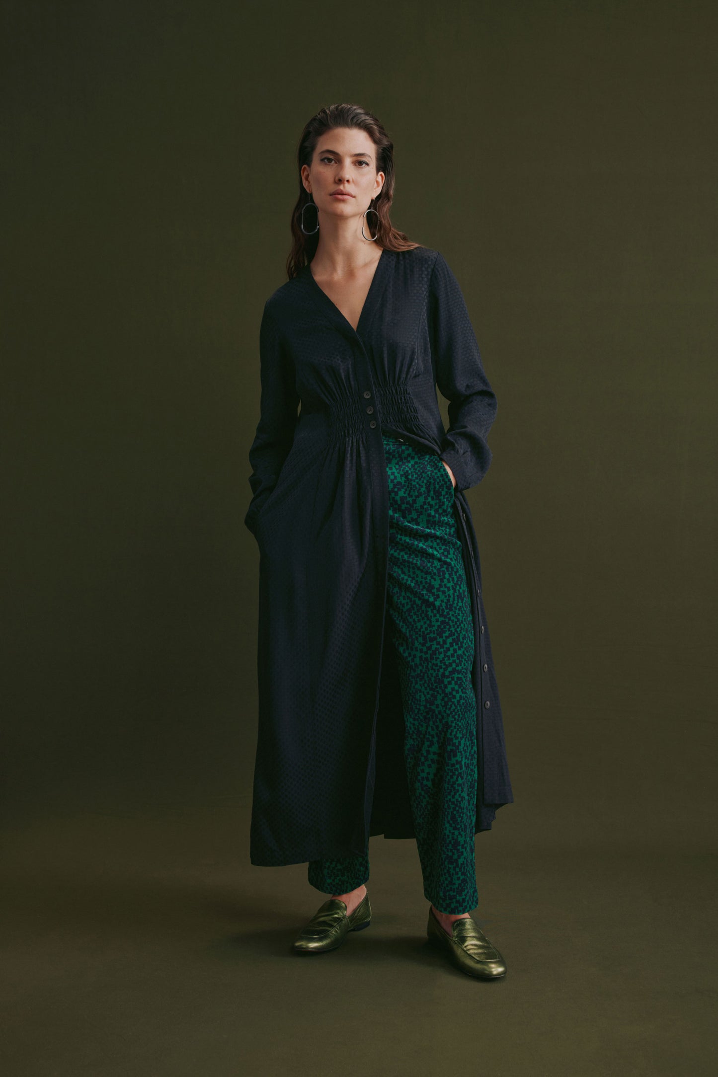 Oben Textured Spot Shirred Waisted Long Sleeve Midi Shirt Dress Model Front campaign | BLACK