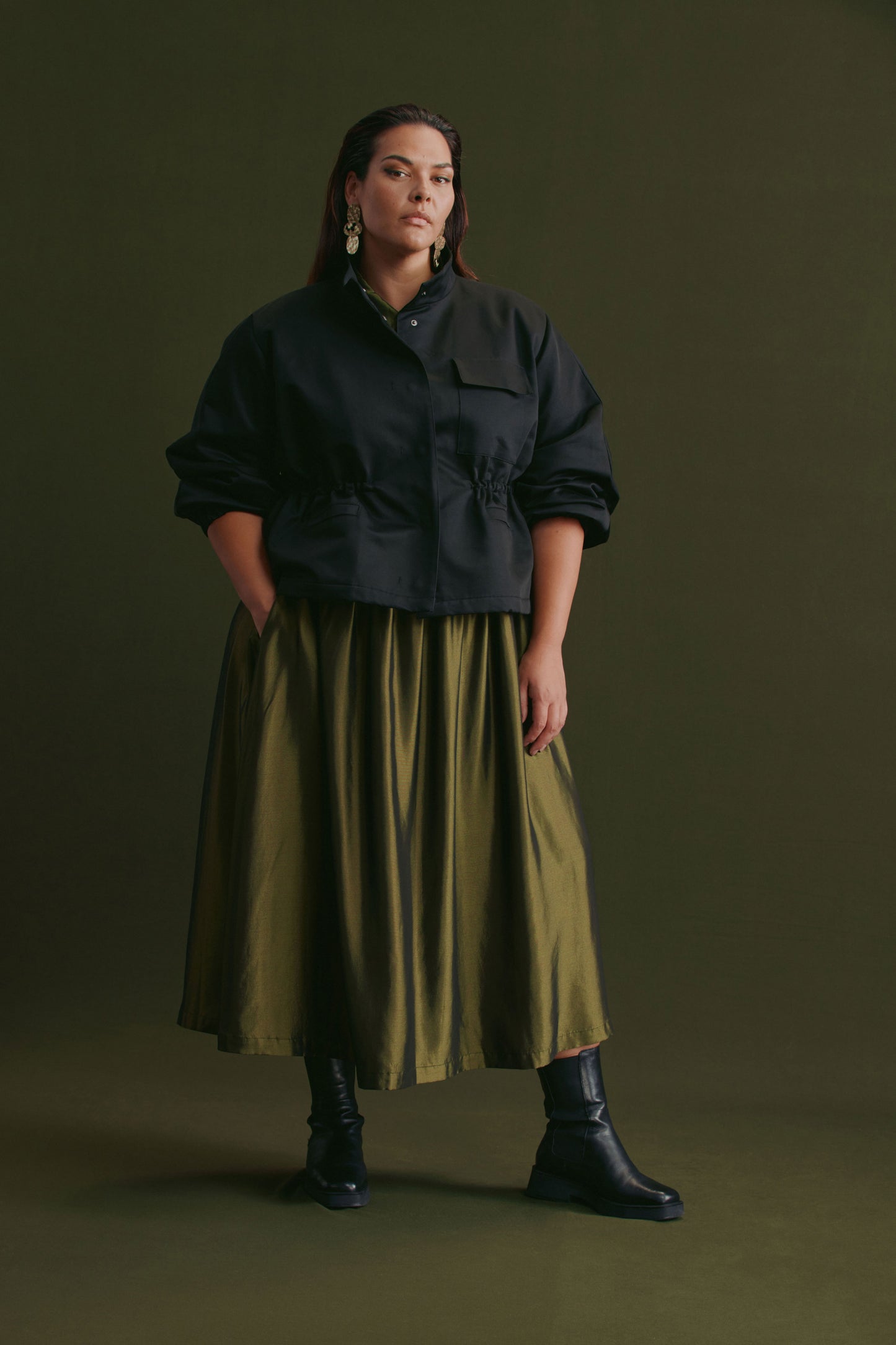 Medjal Metallic Midi Short Sleeve Shirt Dress Curve Model with Jacket Front | GOLD BLACK