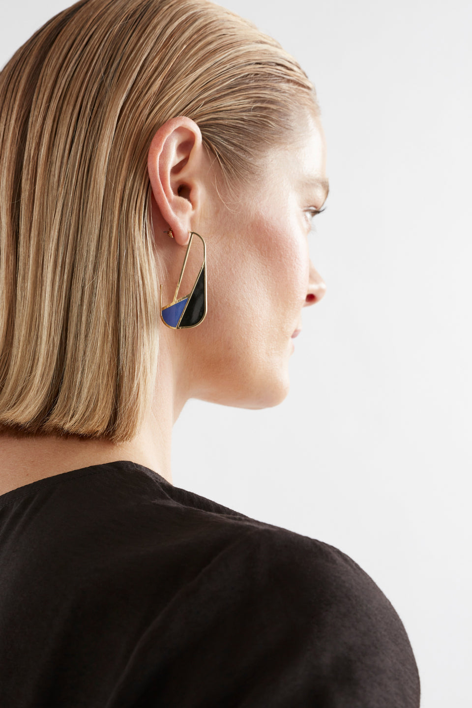 Mond Metal and Enamel Spliced Geometric Hoop Earring Model | GOLD