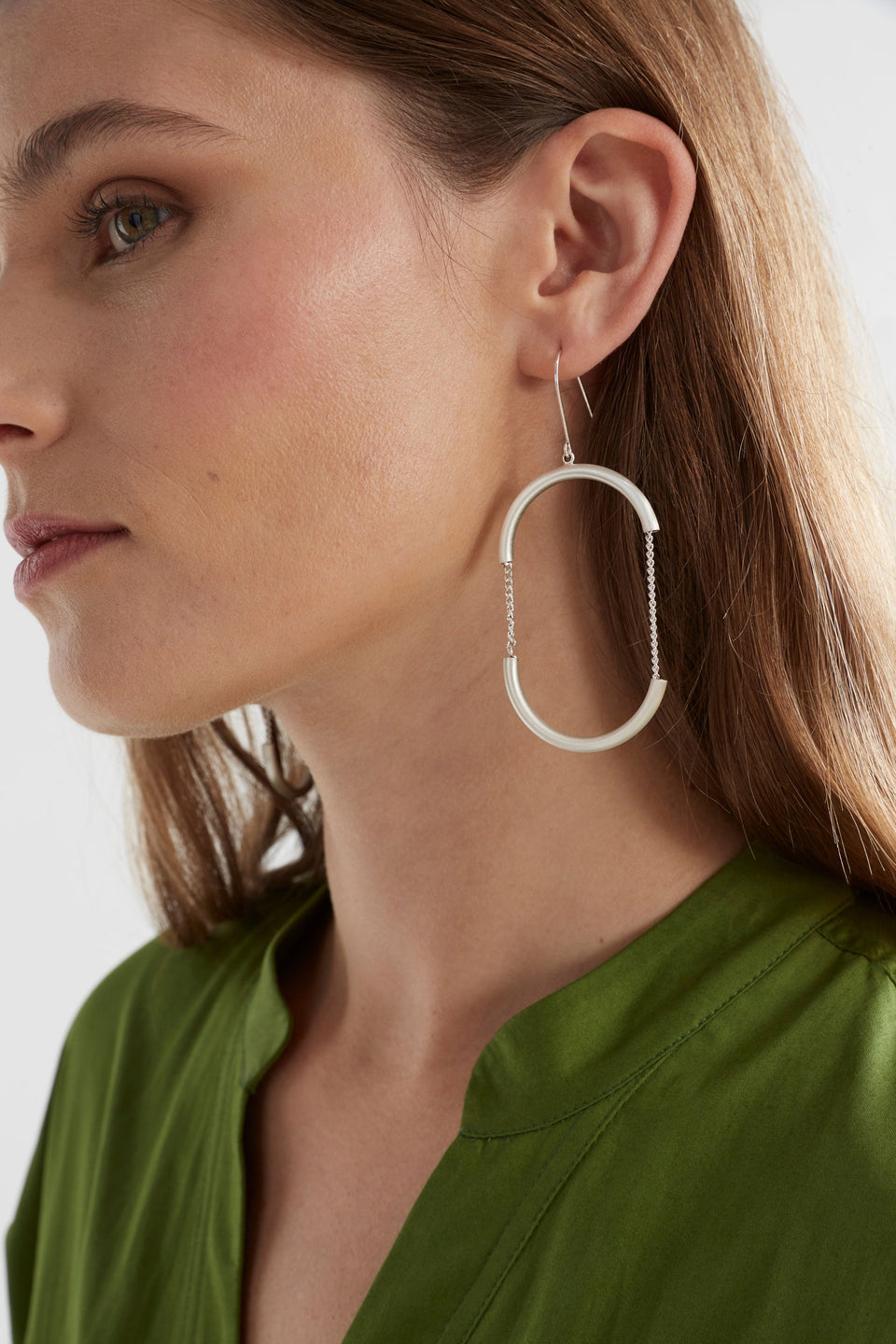 Skara Metallic Loop Hook Earring Model | SILVER