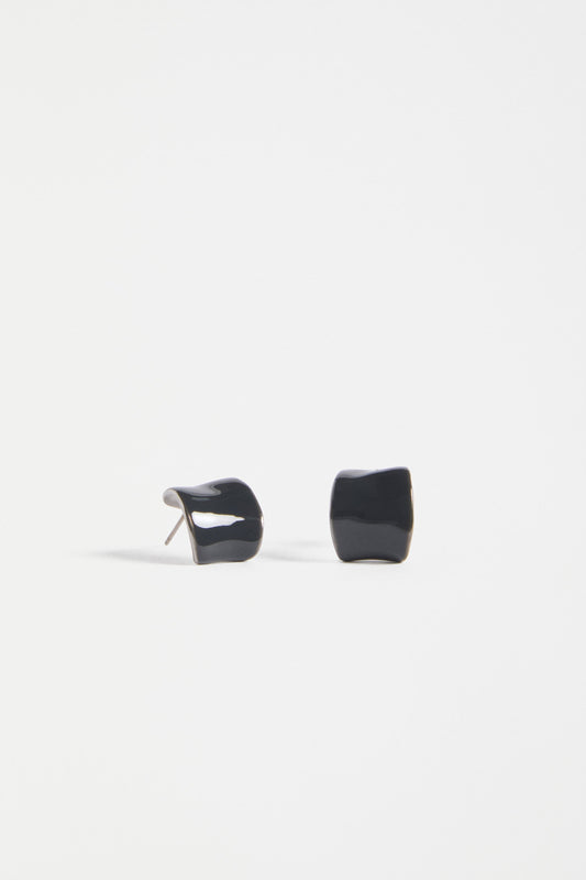 The Illsta Mini Hoop Earring features a sculptural silhouette with a glossy enamel finish, blending classic style with a bold edge | BRIGHT NAVY