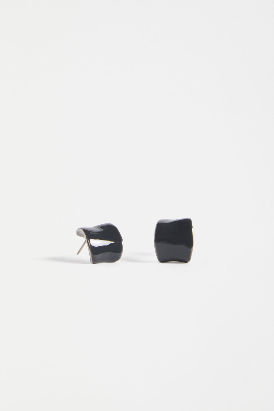 The Illsta Mini Hoop Earring features a sculptural silhouette with a glossy enamel finish, blending classic style with a bold edge | BRIGHT NAVY