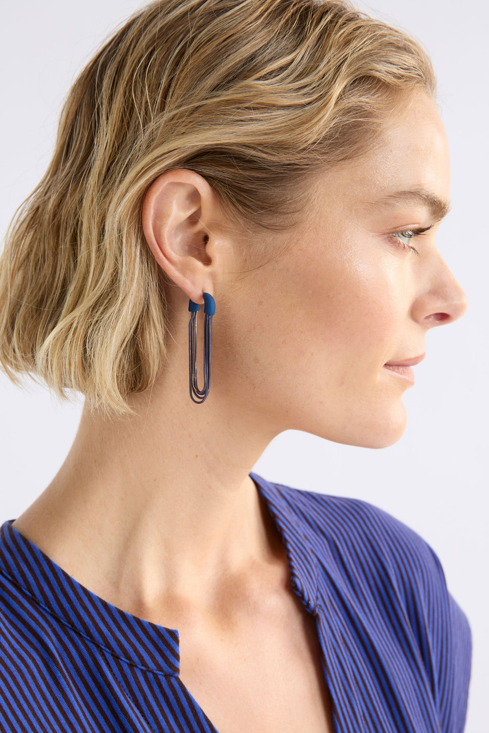 Lina Multi Fine Chain Mesh Loop Earring Model | GOLD